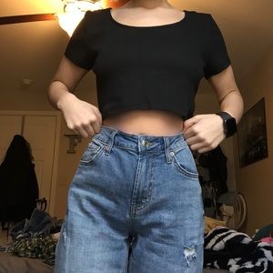 cropped simple black tee !!